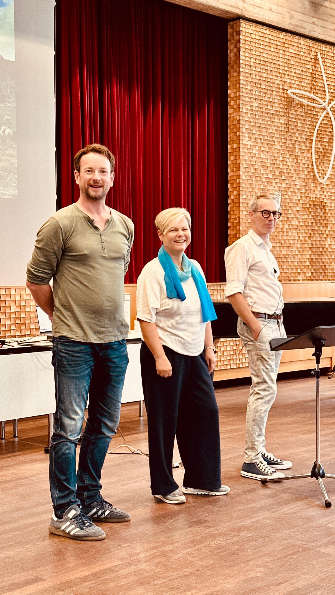 Heike Weis mit zwei Kollegen bei einer Fortbildung